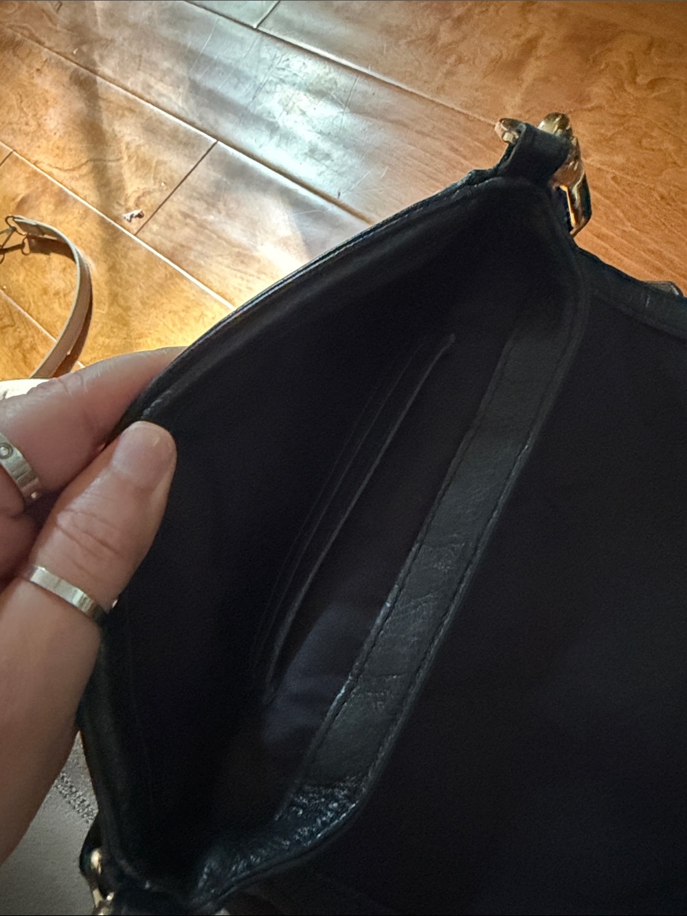 Tory Burch Black Leather Crossbody Bag with Gold-Tone Logo Accent - Picture 5 of 5
